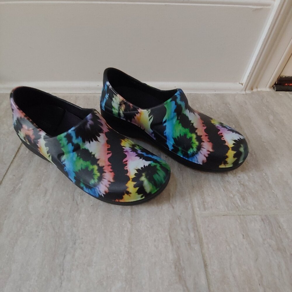 CROCS Womens Tie-Dye Black Slip-On Clogs